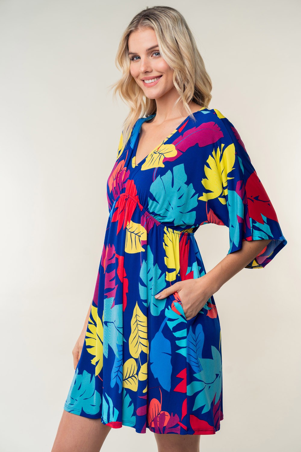 Stilla | Birch Full Size Printed V-hals Mini Kjole