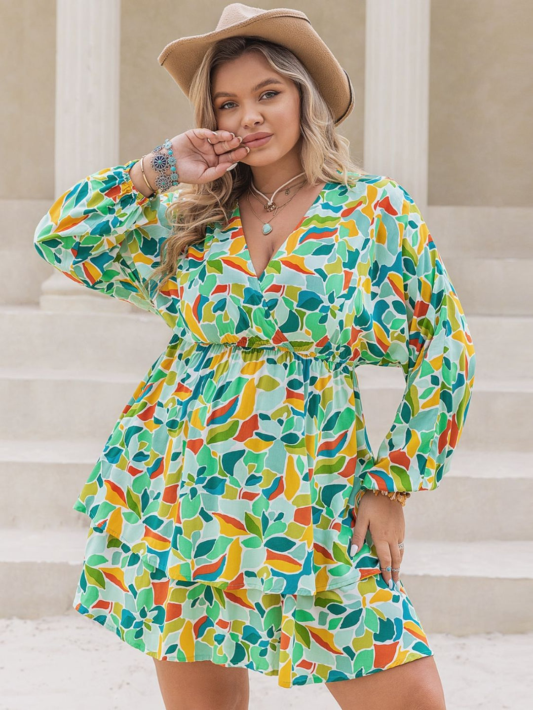 Stilla | Plus Size Printed Surplice Langærmet Mini Kjole