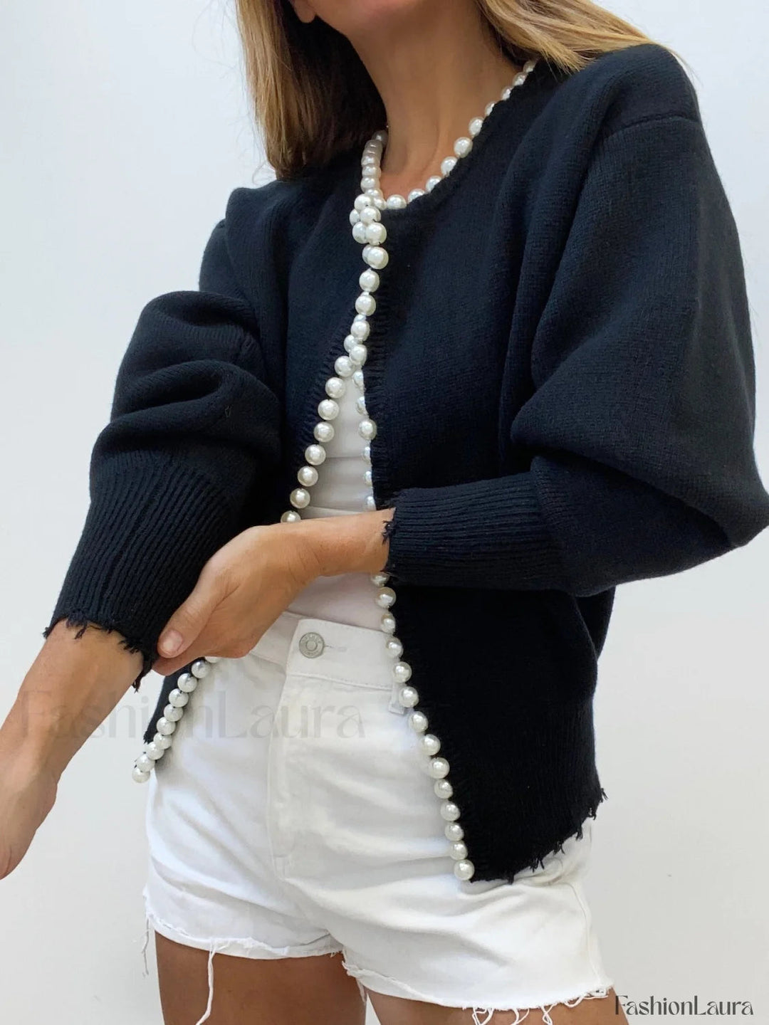 Stilla | Strik Cardigan med Perle Dekorationer og Flosset Kant