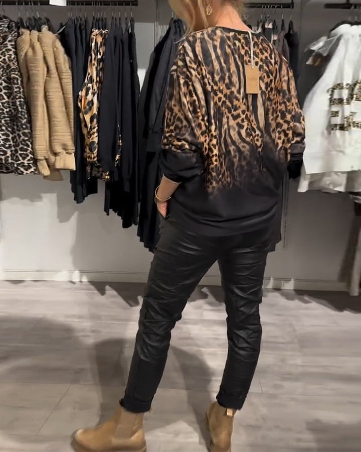 Stilla | Bluse med rund halsudskæring og leopardmønster