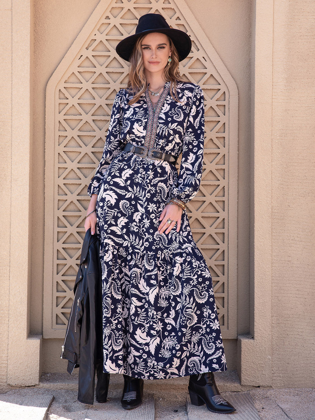 Stilla | Notched Neck Maxi Kjole