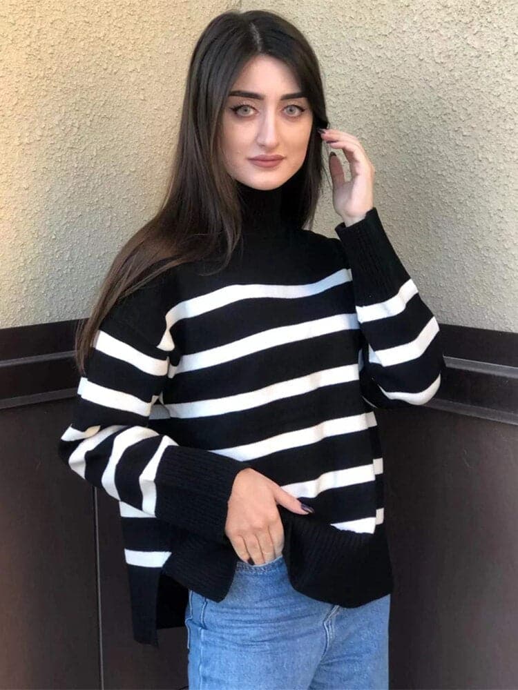 Stilla | Strikpullover Oversized Fit Høj Krave Bløde Strikkede Striber