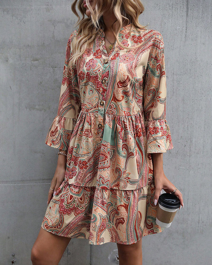 Stilla | V-udskæring og Paisley print
