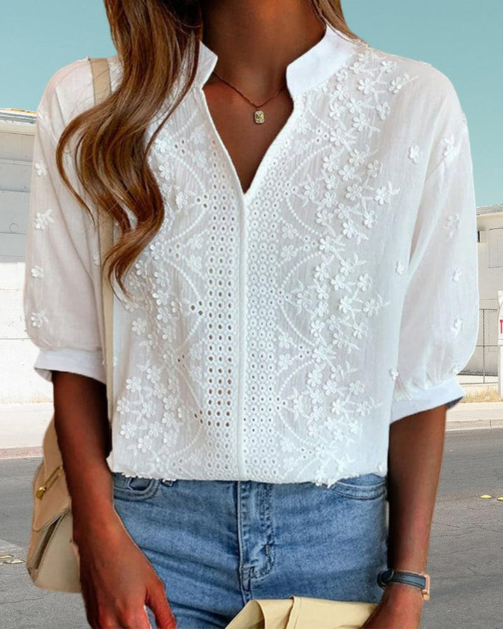Stilla | V-Hals Ståkrave Broderet Bluse