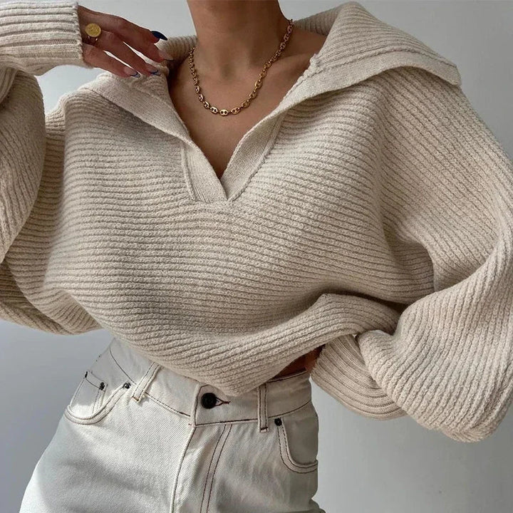 Stilla | Elegant sweater til damer med moderne reverskrave