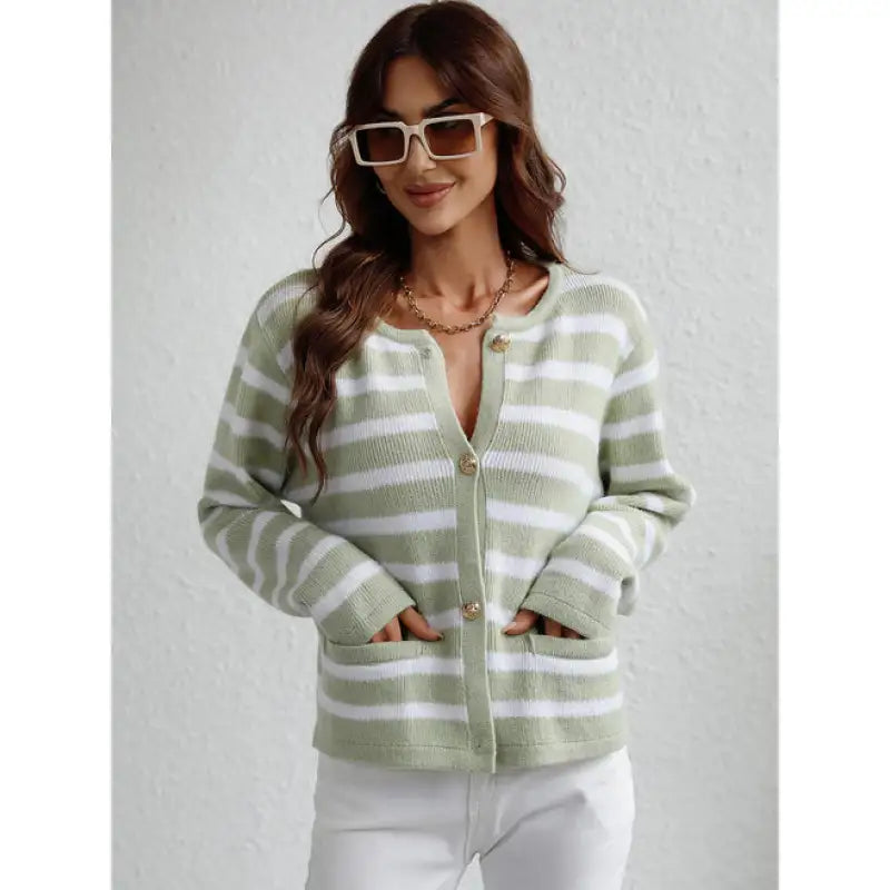 Stilla | Cozy Chunky Knit Sweater med Knapmanchet og Sidelommer