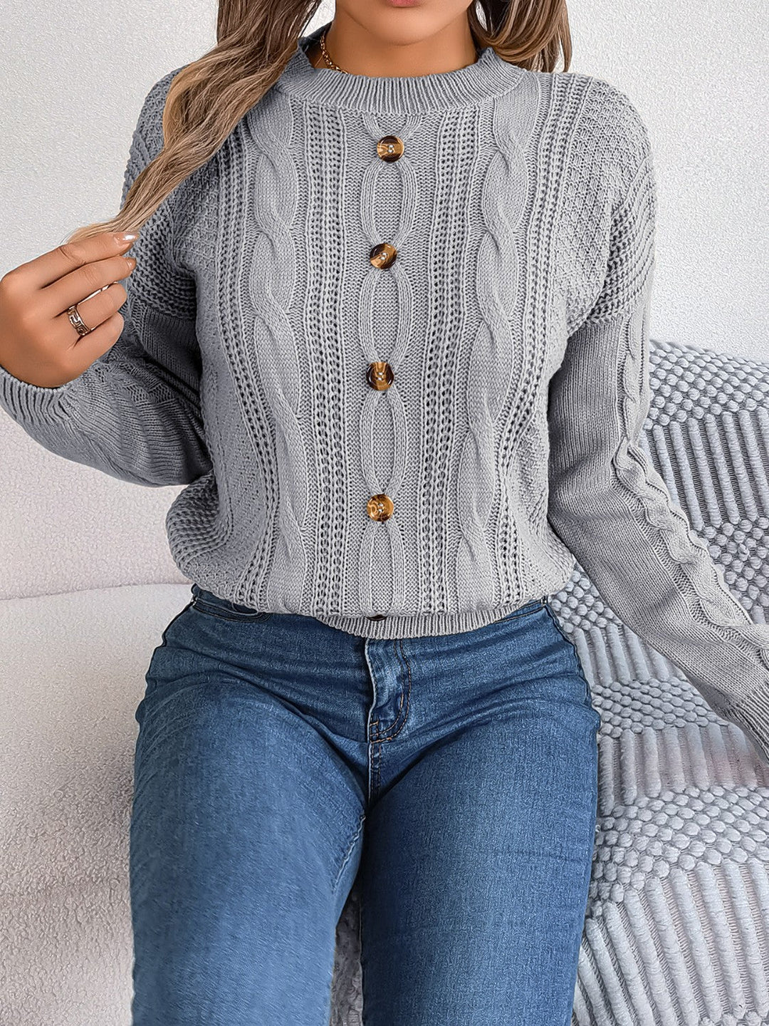 Stilla | Strikket Knap Rundt Hals Sweater