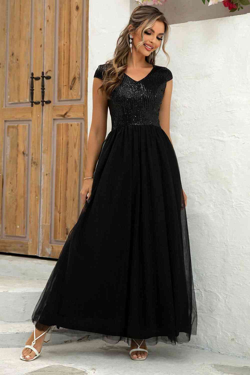 Stilla | V-hals Mesh Maxi Kjole
