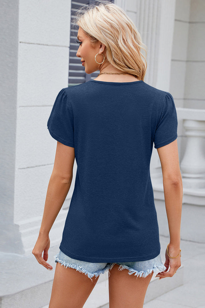 Stilla | V-hals T-shirt med petalærmer