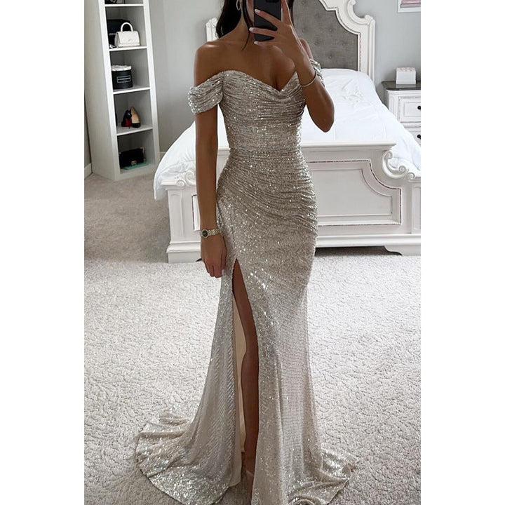Stilla | Off Shoulder Aftenkjole med Pailletter Elegant Festkjole med Slids og Figurformet Snit til Festlige Anledninger