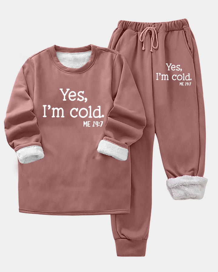 Stilla | I fleece med bogstavtryk