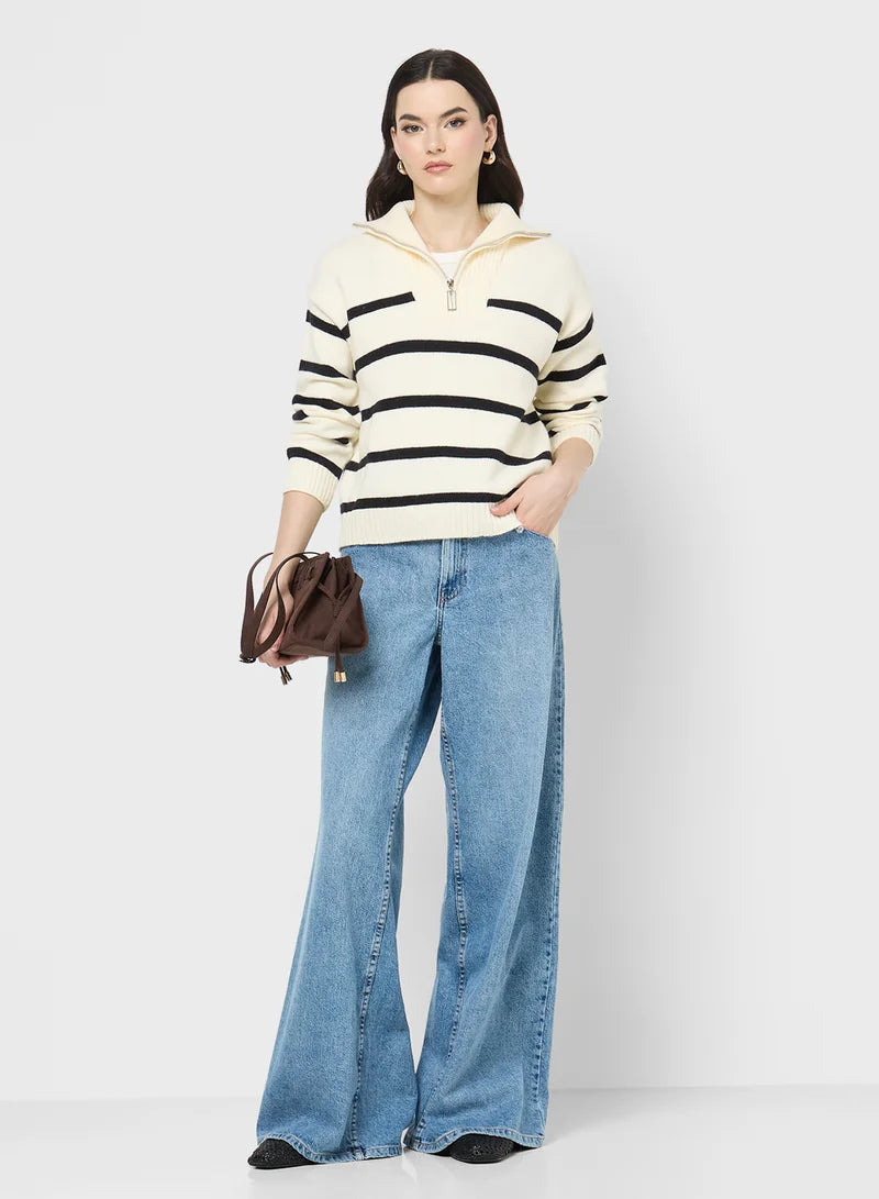 Stilla | Stribet Statement Sweater med Kraftige Farvefelter