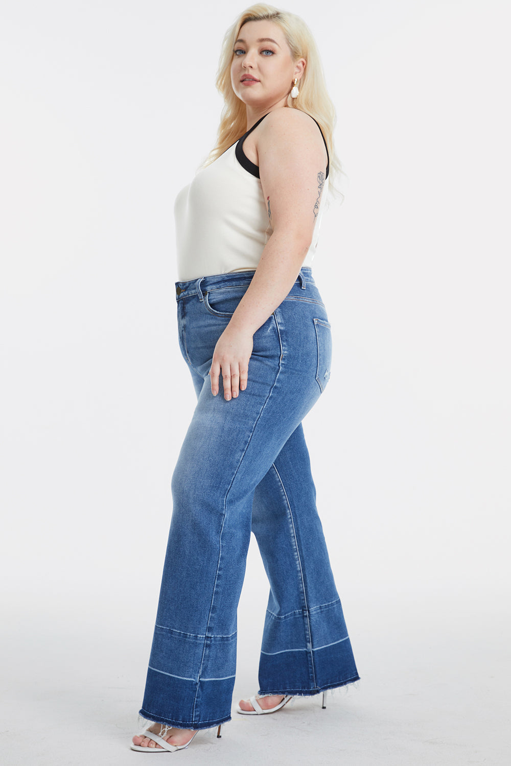 Stilla | Full Size Høj Talje Kattev Whisker Bred Skinds Jeans