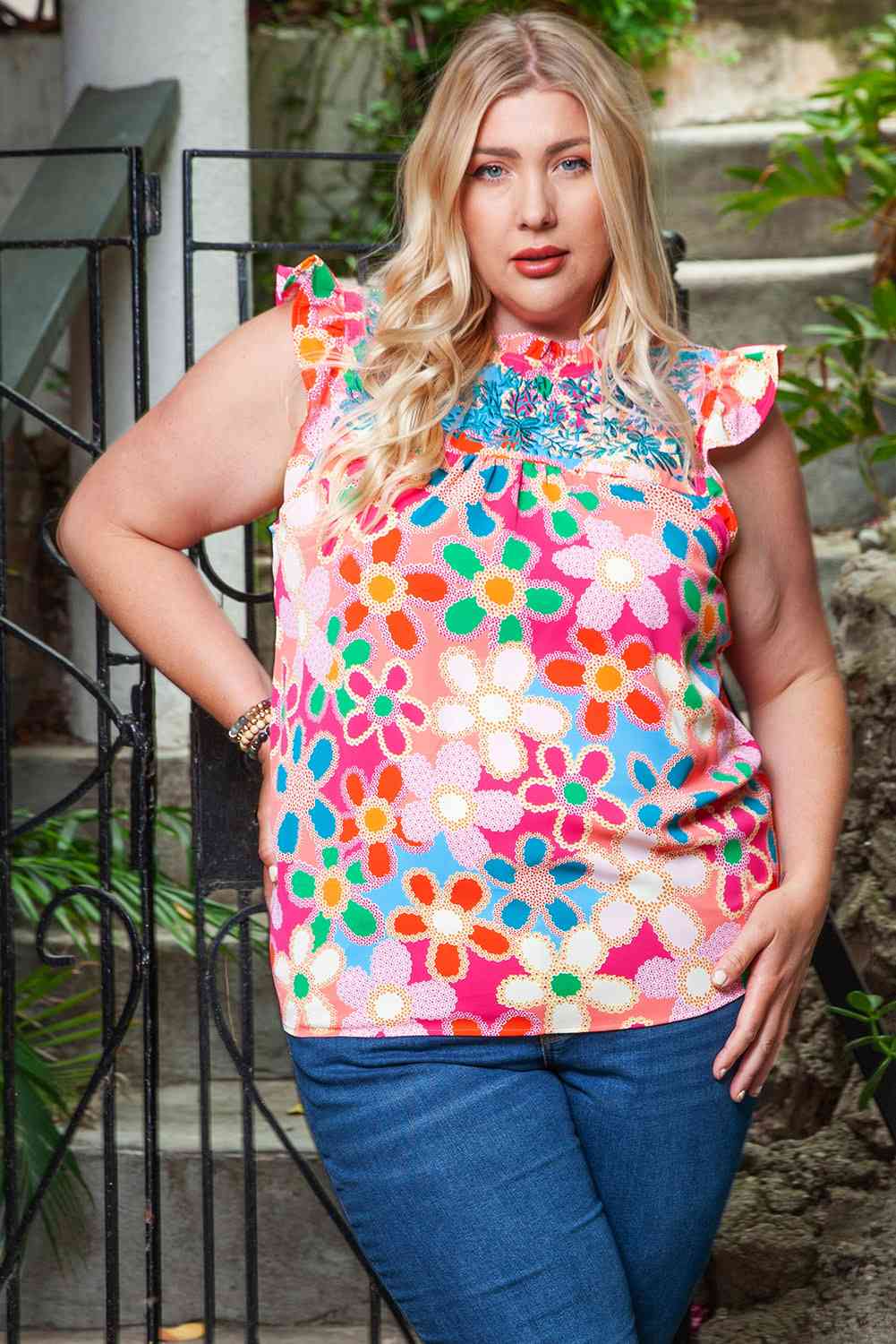 Stilla | Størrelse Floral Ruffle Shoulder Tank