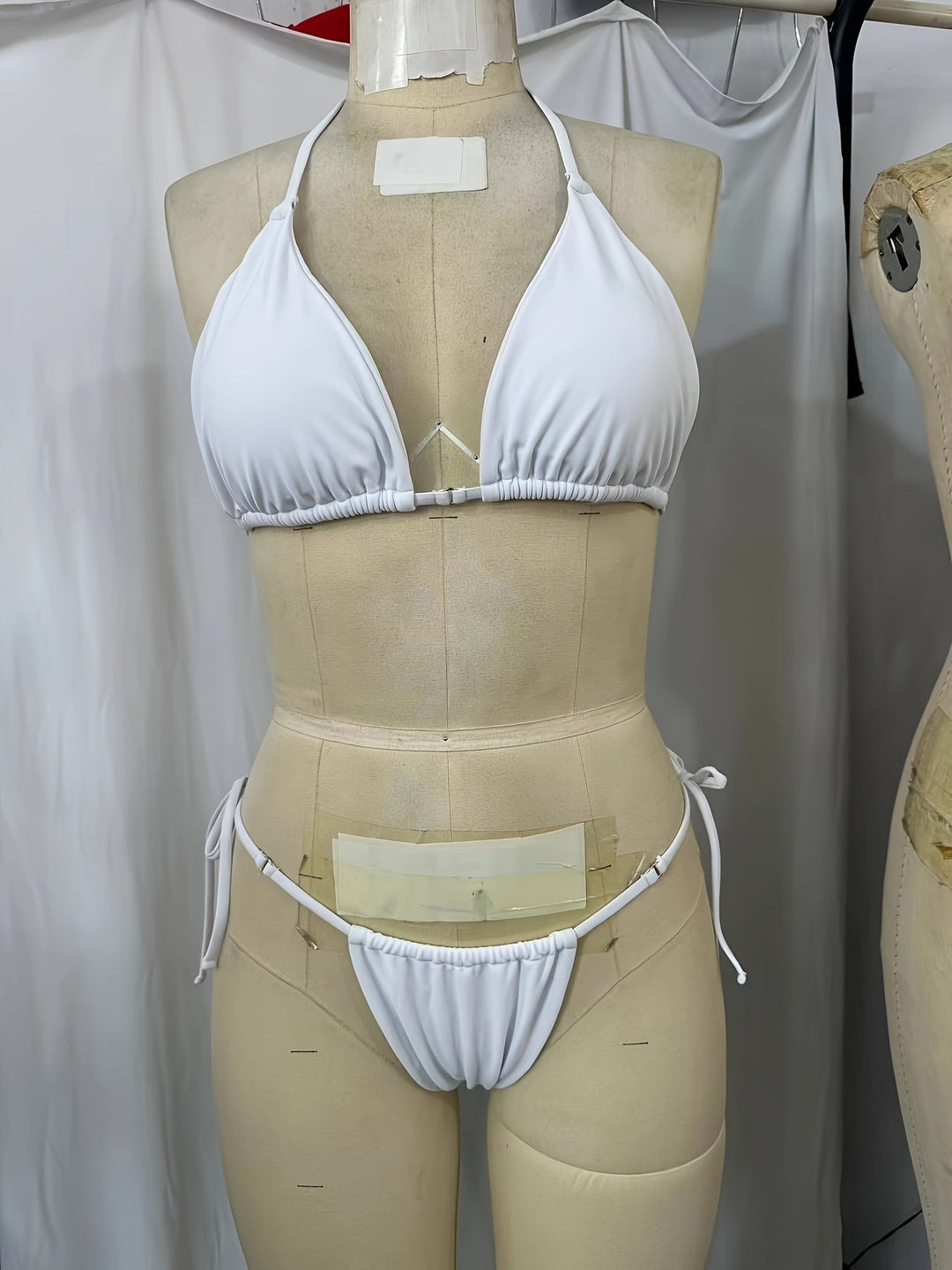 Stilla | Delt Bikini Trekantet Sæt Ensfarvet Med Halter Og Snøring