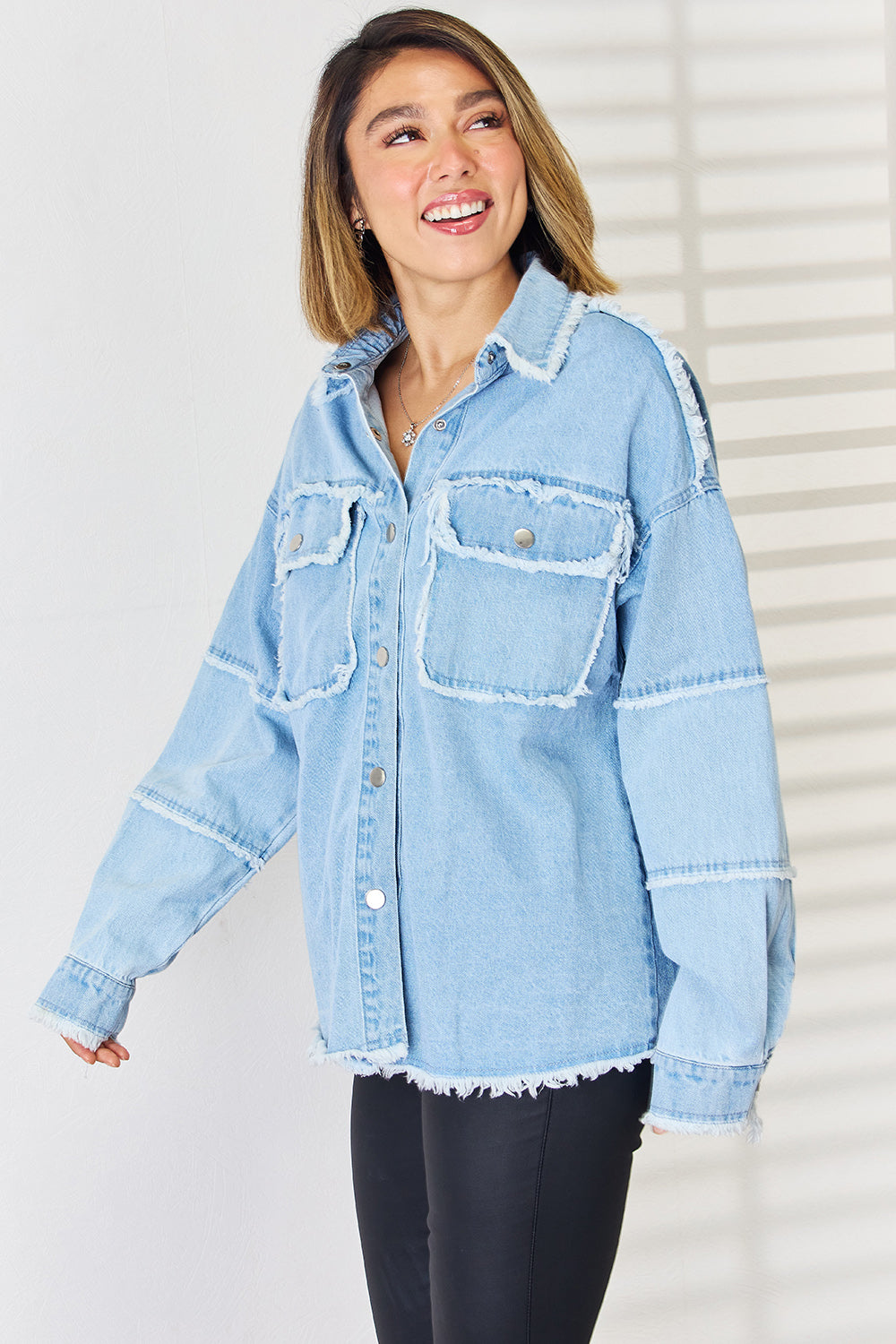Stilla | Raw Hem Droppet Skulder Denim Top