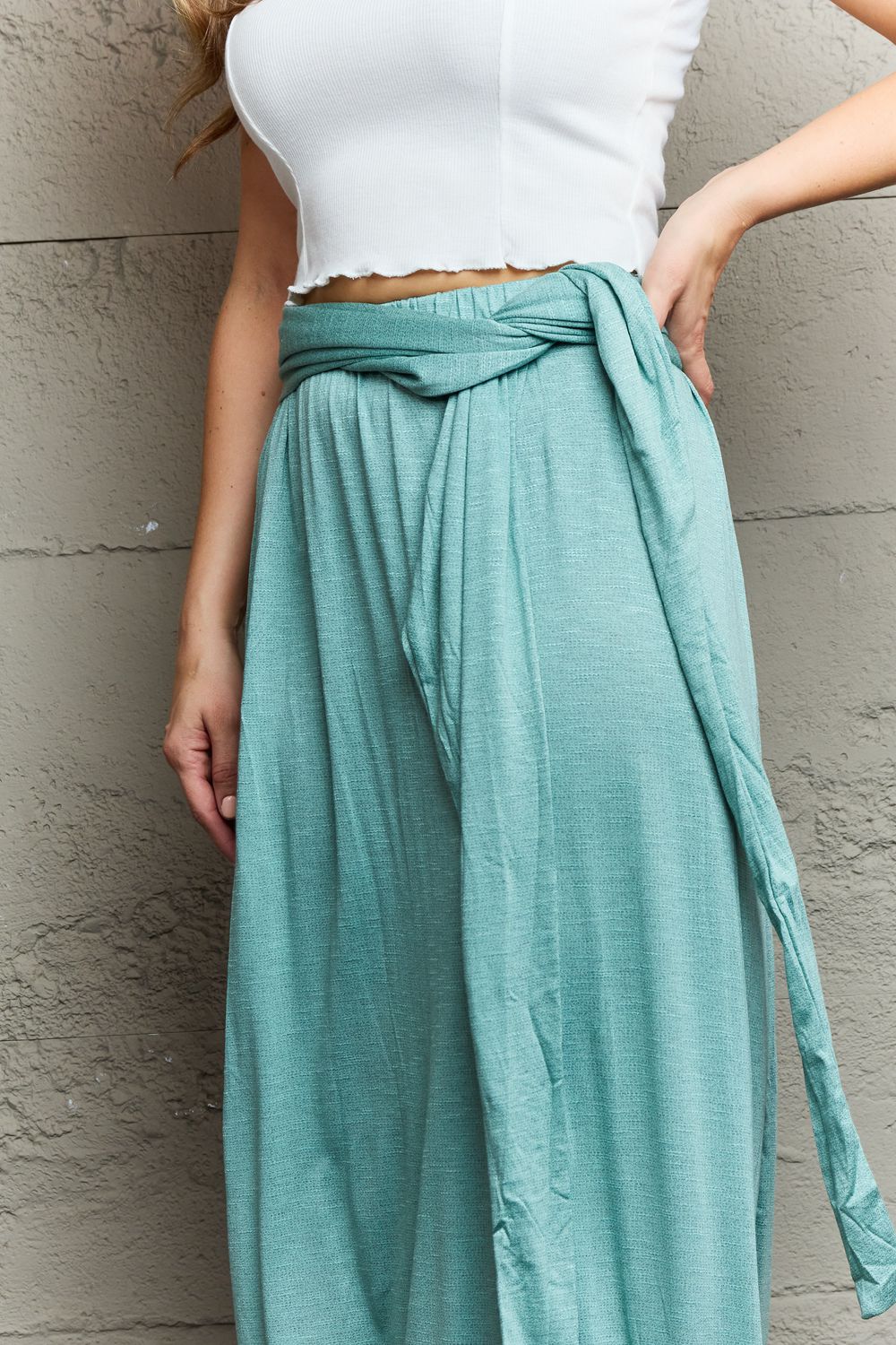 Stilla | Kend Din Værdi Criss Cross Halterneck Maxi Kjole
