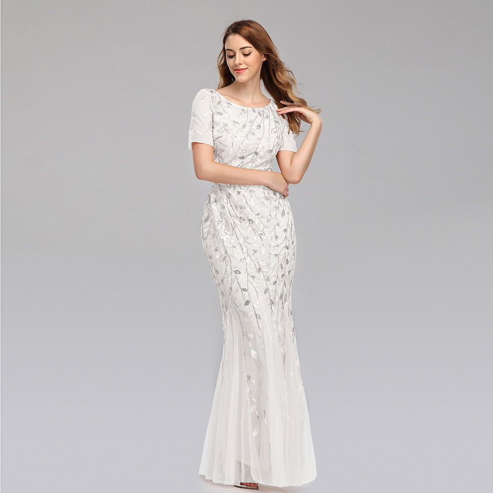 Stilla | Elegant Aftenkjole med Blonder & Broderi