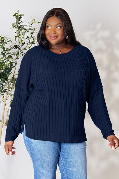 Stilla | Bae Full Size Ribbet Rund Hals Slids Strik Top