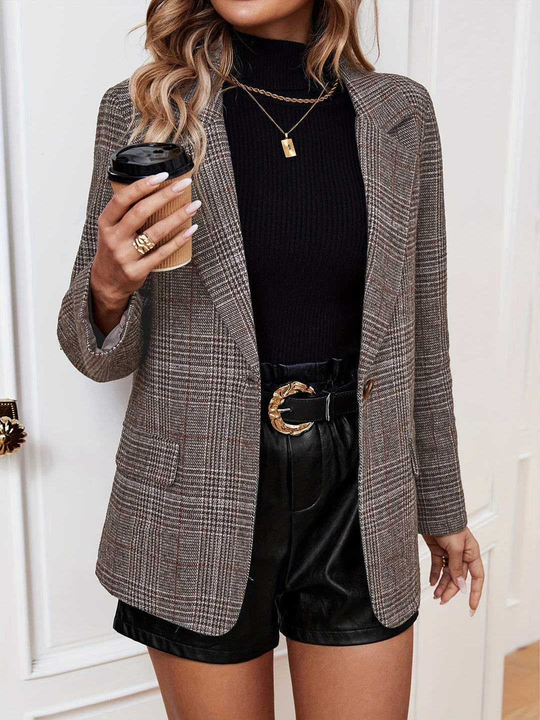 Stilla | Elegant Business Lang Blazer med ternet mønster og påsyet revers Ideel til alle årstider