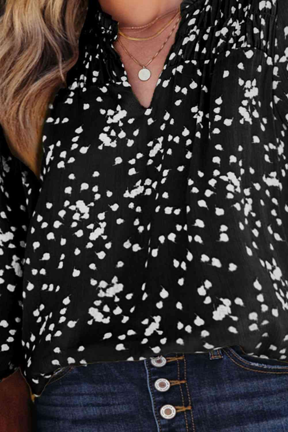 Stilla | Størrelse Notched Neck Smocked Blouse