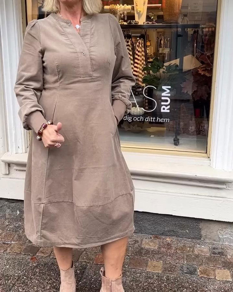 Stilla | Retro kjole med lange ærmer