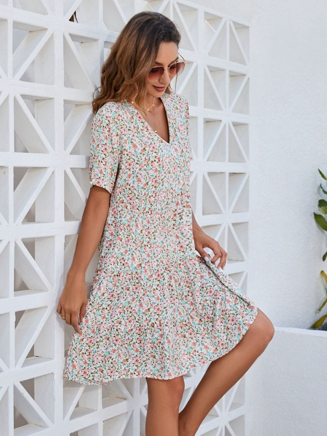 Stilla | Blomster V-hals Mini Kjole