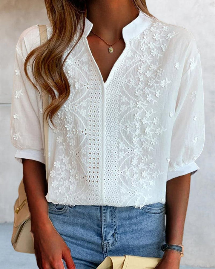 Stilla | V-Hals Ståkrave Broderet Bluse