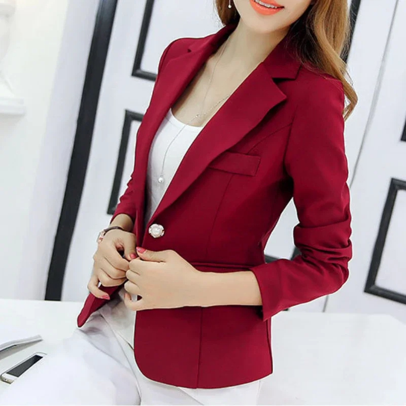 Stilla | Elegant Blazer Til Kvinder Med Knaplukning Ved Anklen