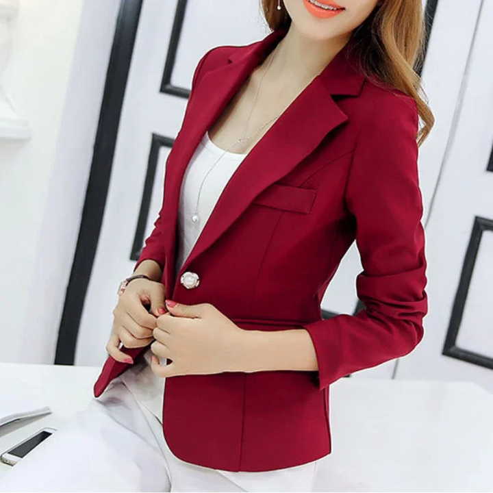 Stilla | Elegant Blazer Til Kvinder Med Knaplukning Ved Anklen