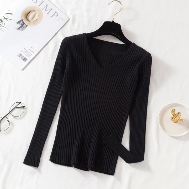 Stilla | Slim-fit-uppe med rib-v-udskæring til et smart look