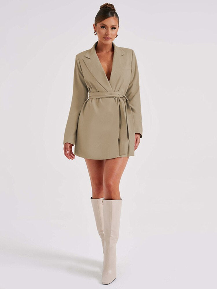 Stilla | Blazer Kjole - Figurtilpasset Pasform - Mini Længde - V-udskæring - Lange ærmer Elegant Beklædning