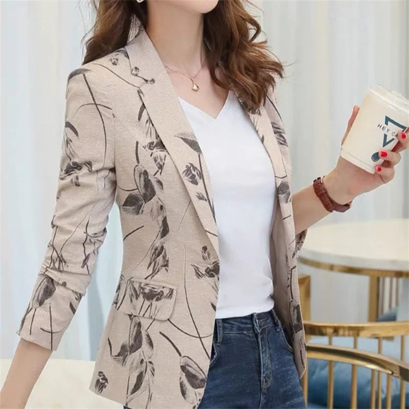 Stilla | Blazer Damers Med Blomsterdesign og Knaplukning Ved Anklen