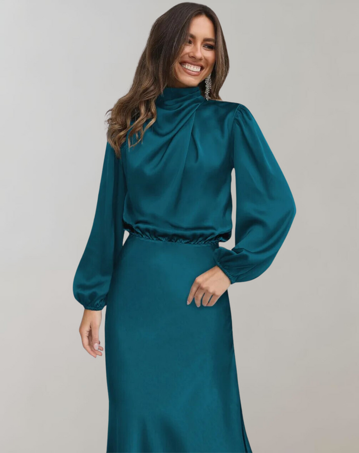 Stilla | Elegant satin kjole med lange ærmer