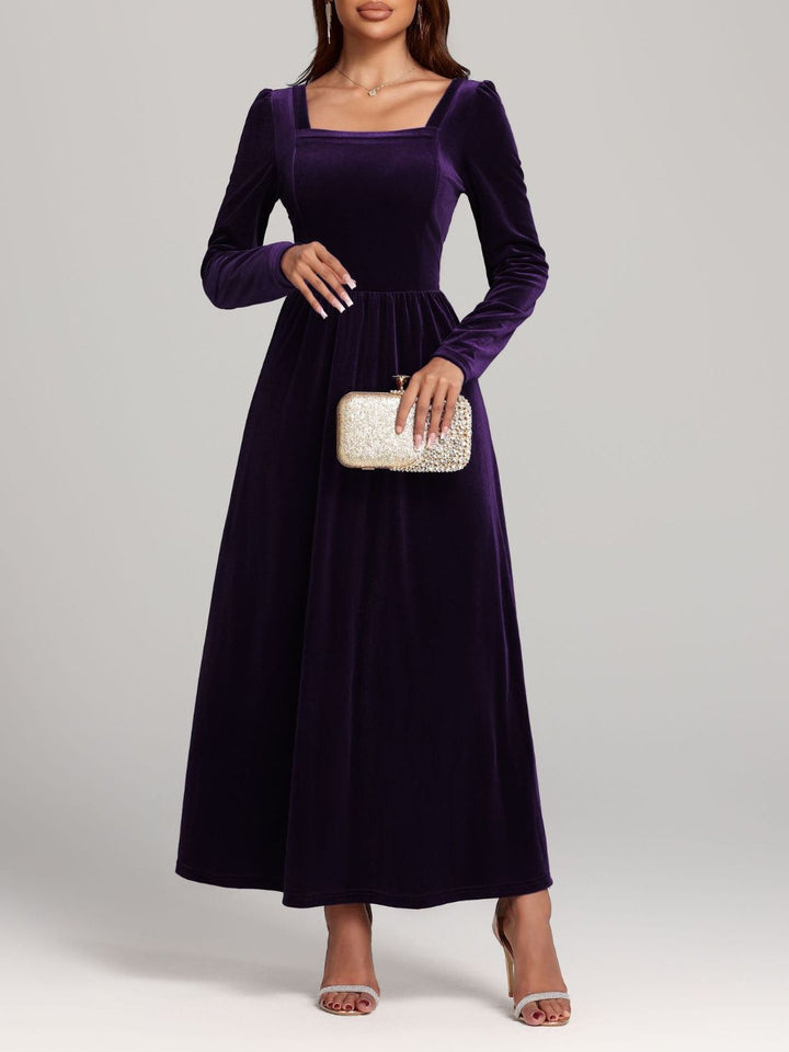 Stilla | Square Neck Langærmet Kjole