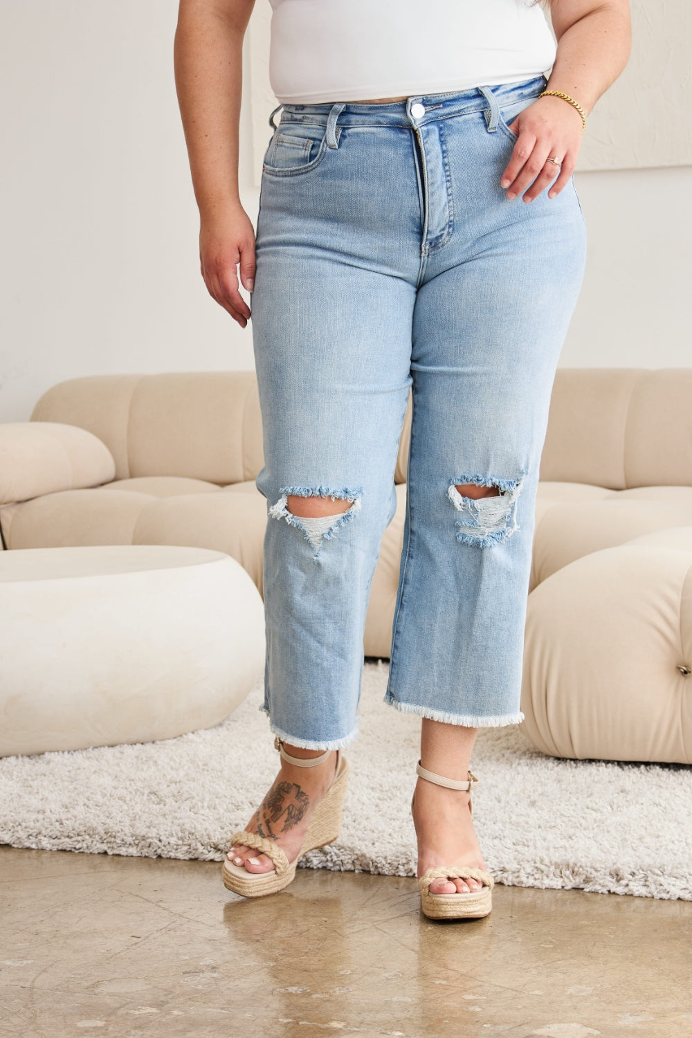 Stilla | Full Size Mavekontrol Høj Talje Raw Hem Distressed Jeans
