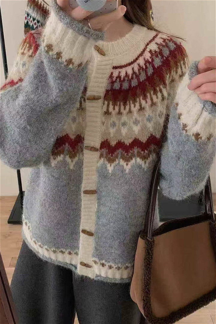 Stilla | Rundhals Fair Isle Jul Hornknap Strikjakke