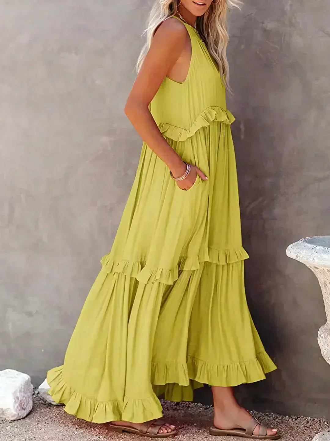 Stilla | Halter Ruffle Max Kjole