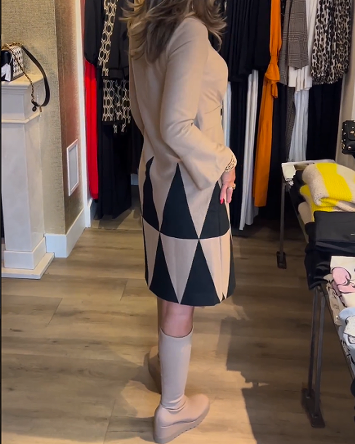 Stilla | Kjole med Geometrisk Print