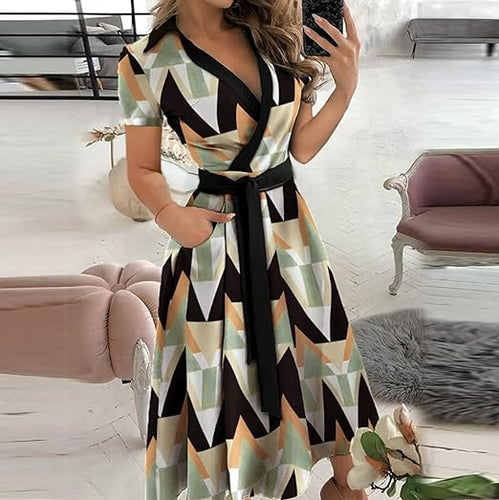 Stilla | Klassisk Elegante Kjole Med Print