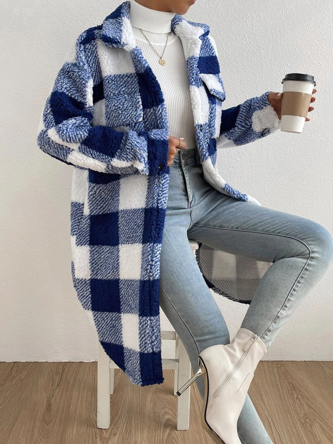 Stilla | ternet Jakke med fluffy Krave og Knapper