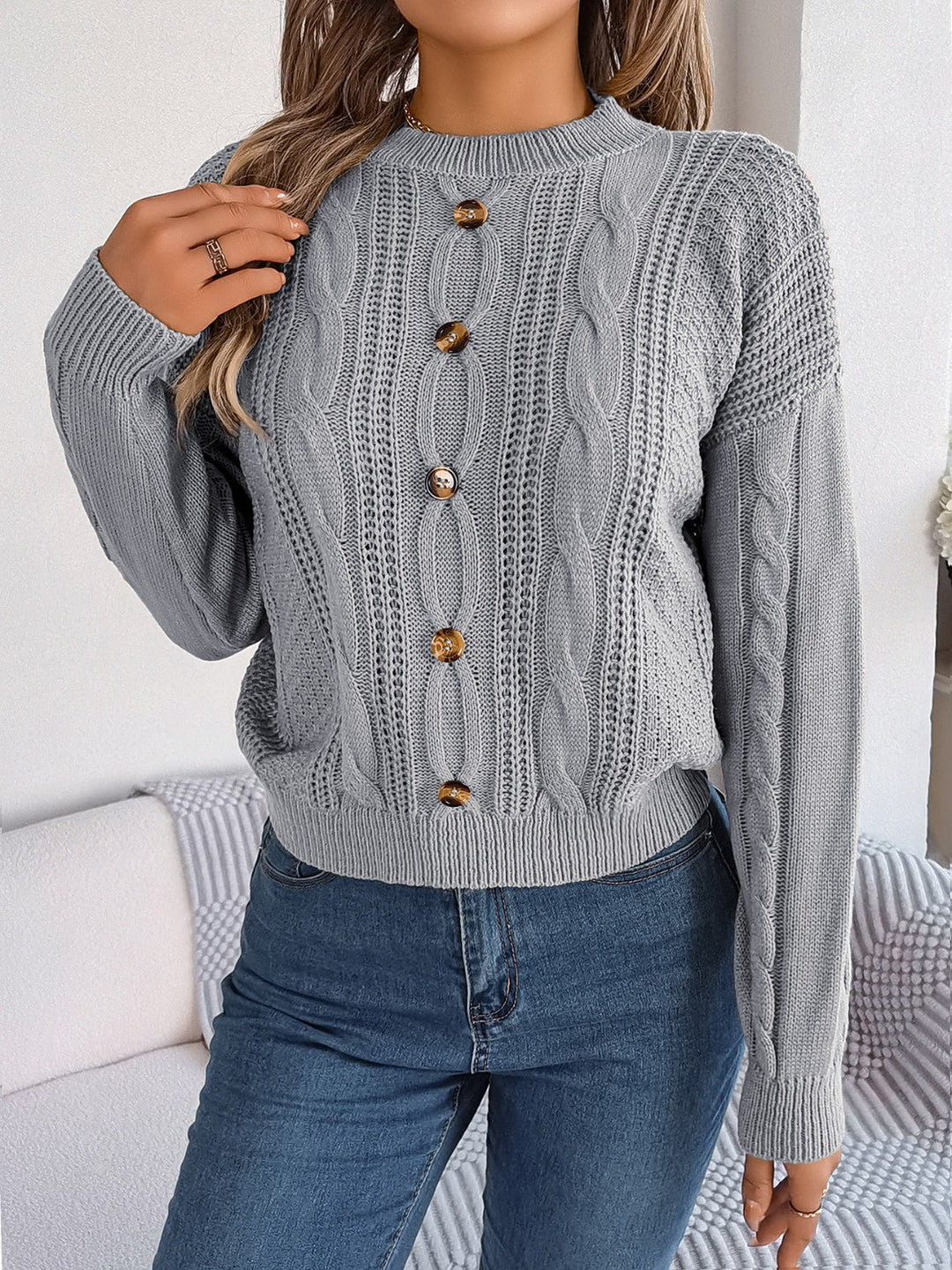 Stilla | Strikket Knap Rundt Hals Sweater