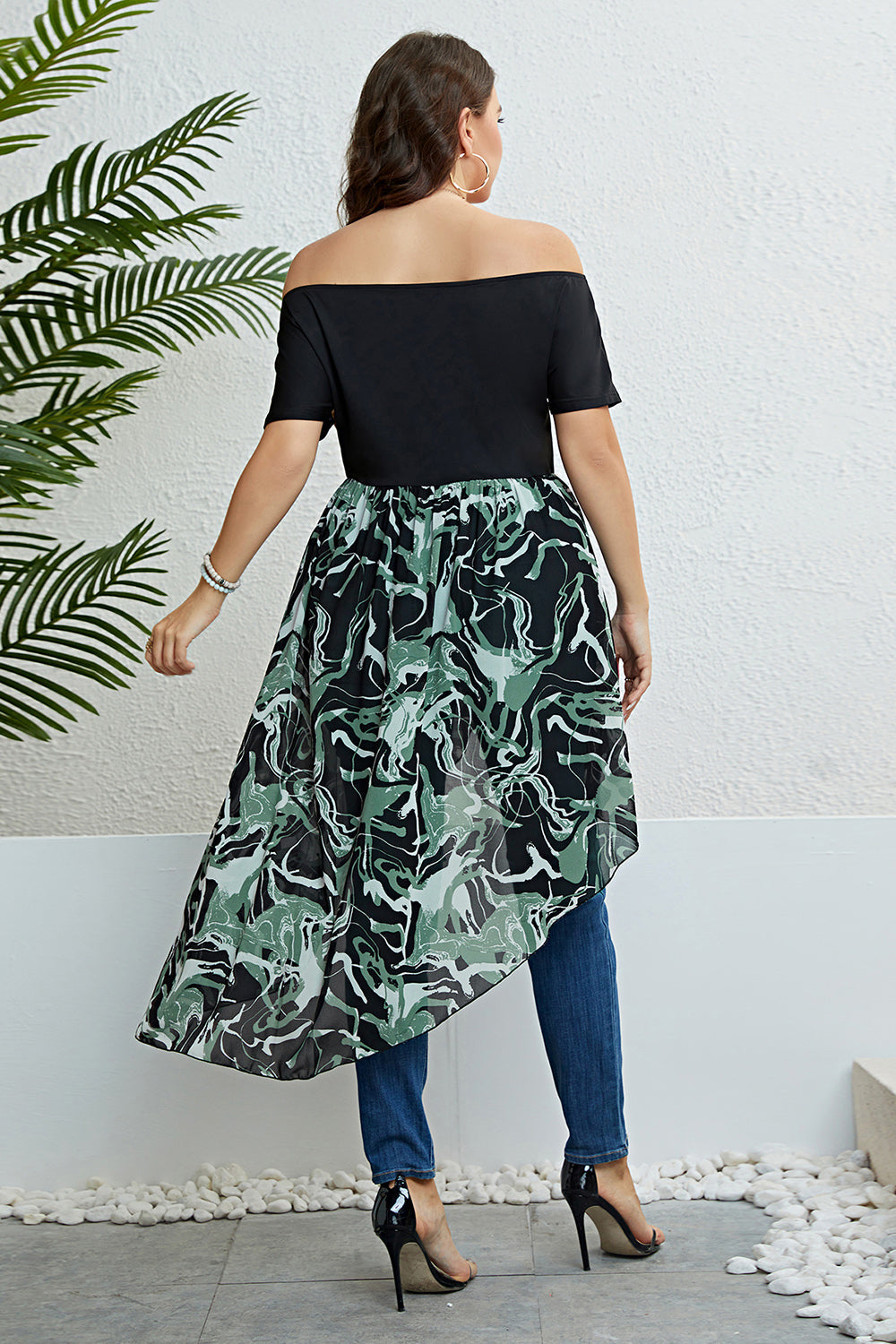 Stilla | Størrelse Off-Shoulder Asymmetrisk Kantskåret Kjole