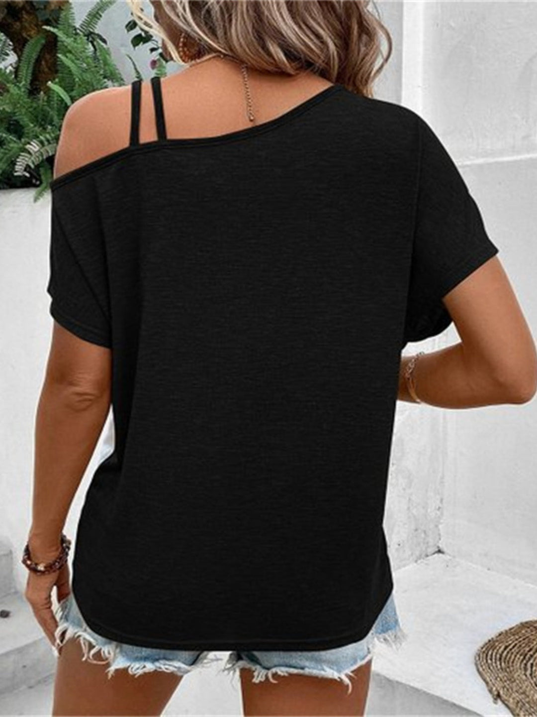 Stilla | Asymmetrisk Hals Kort Ærme T-Shirt