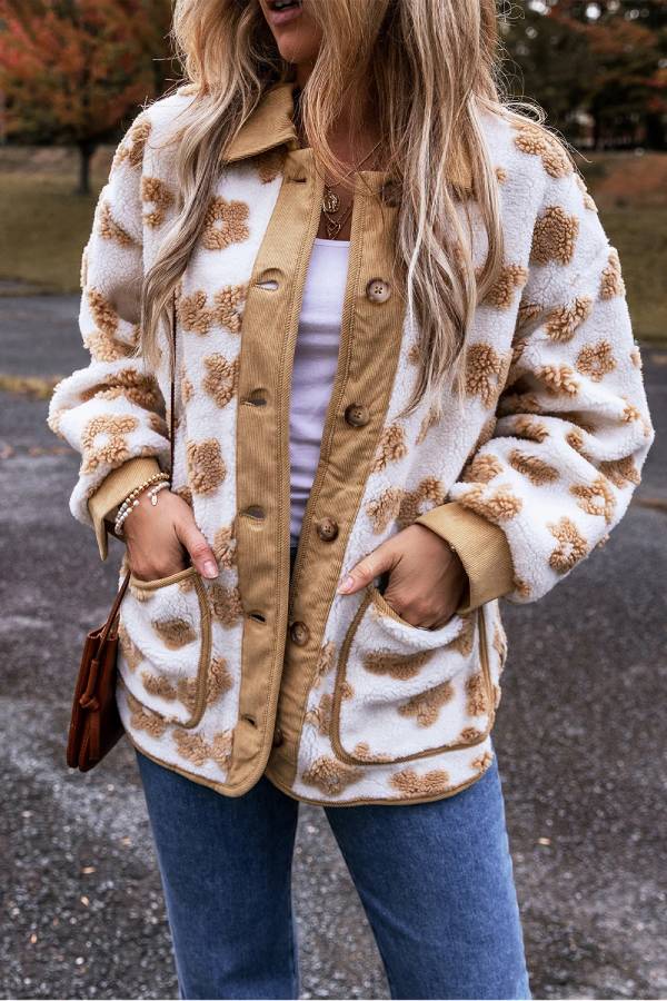 Stilla | Fransk Beige Sød Blomsterprint Knapliste Fleecejakke