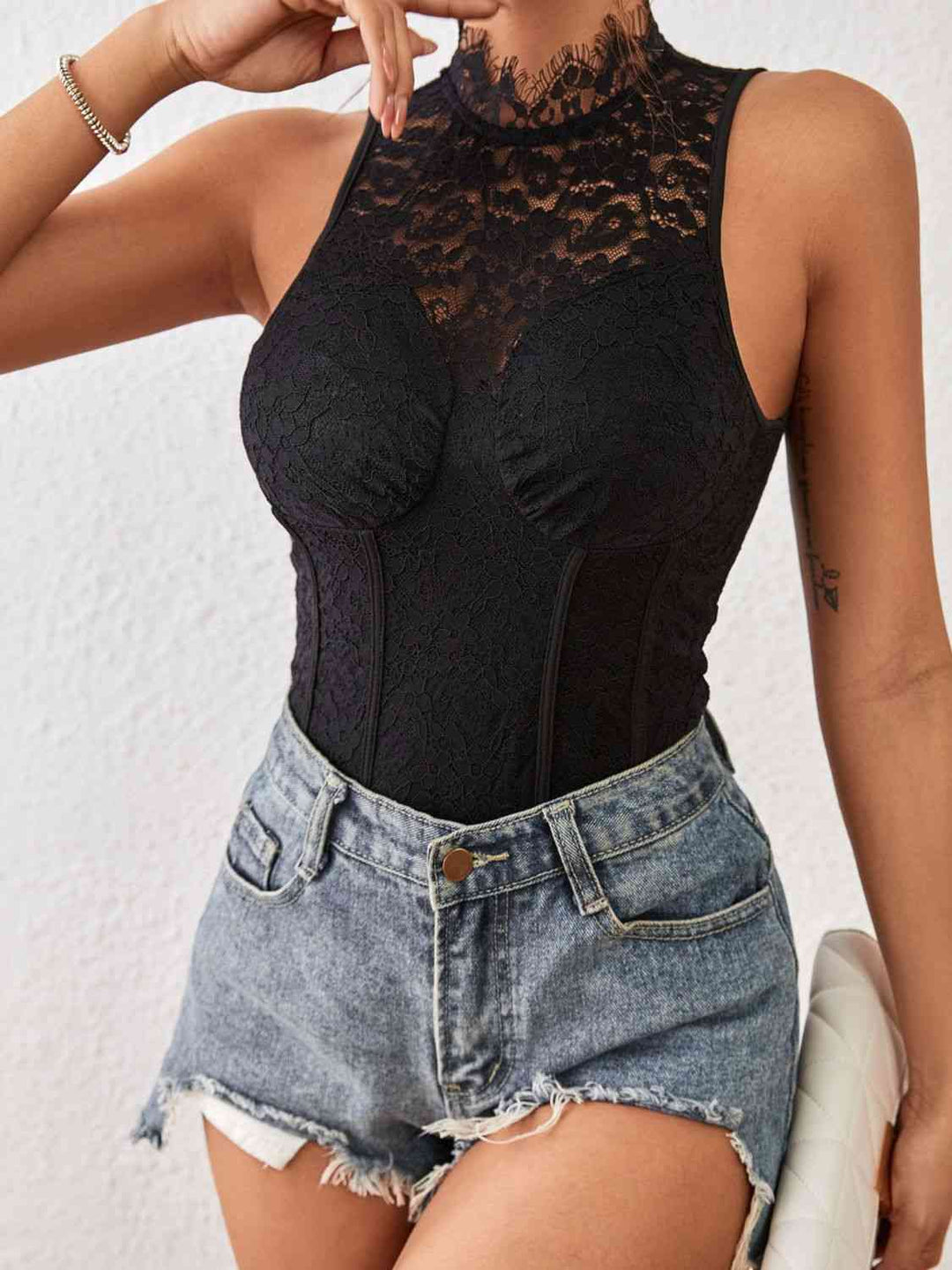 Stilla | Halsløs Blonde Bodysuit