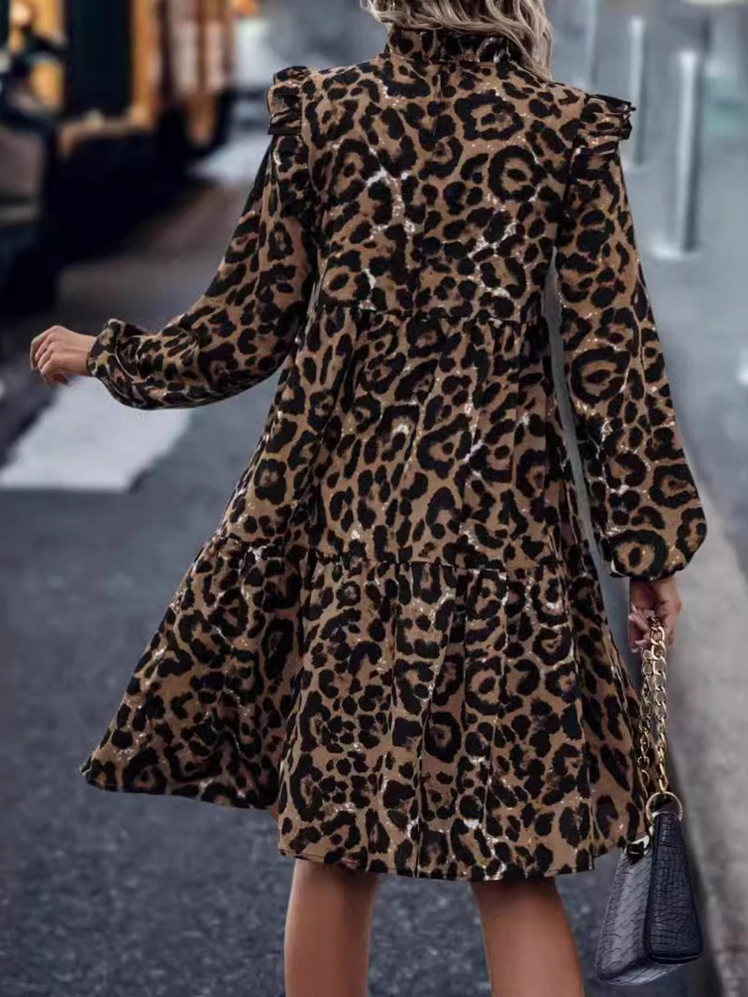 Stilla | Leopard Mock Neck Langærmet Mini Kjole