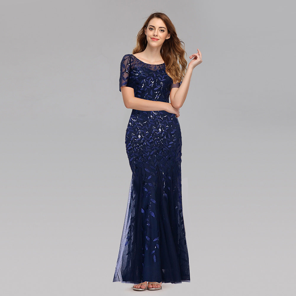 Stilla | Elegant Aftenkjole med Blonder & Broderi