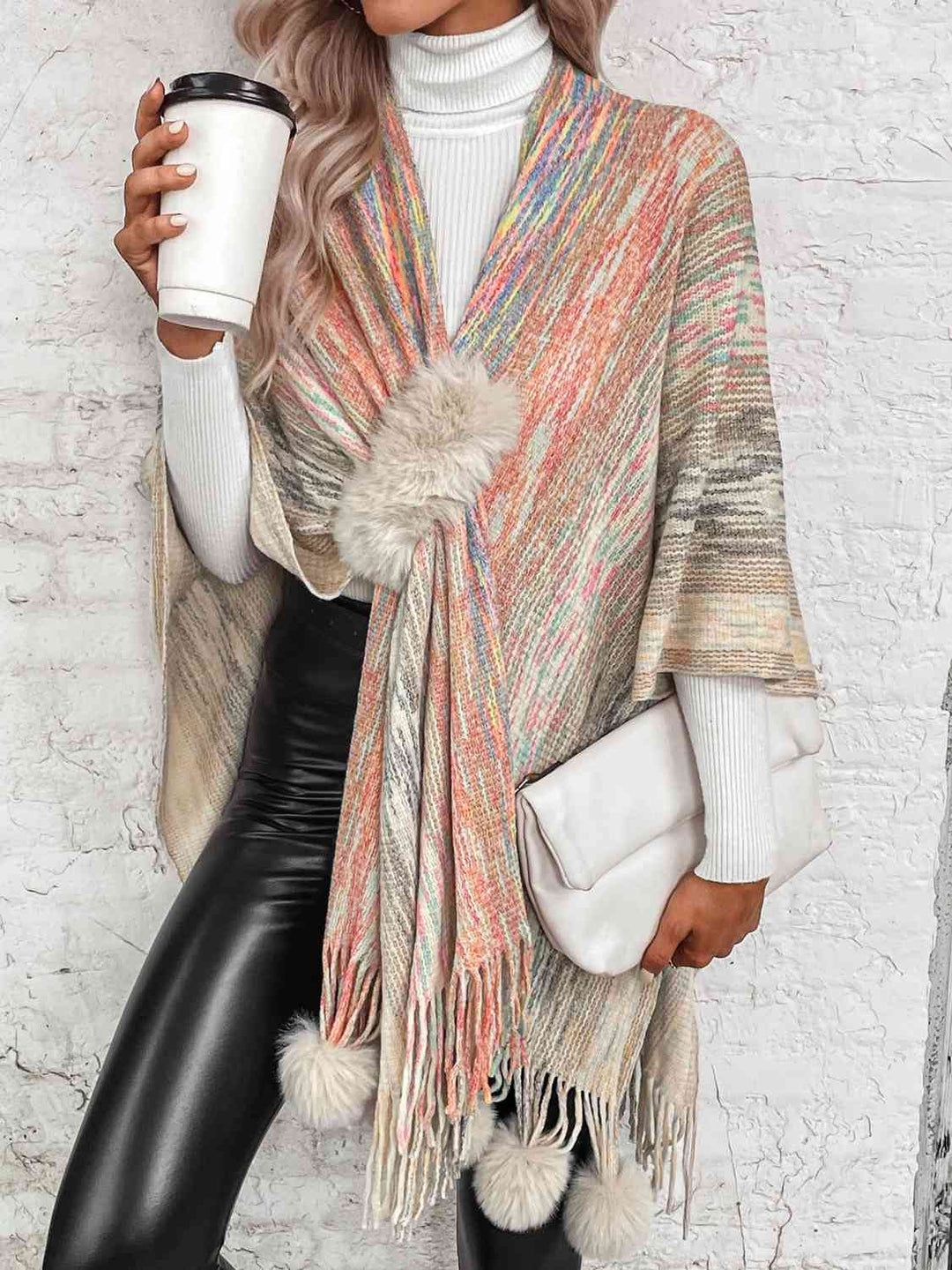 Stilla | Front Poncho Med Pom Poms
