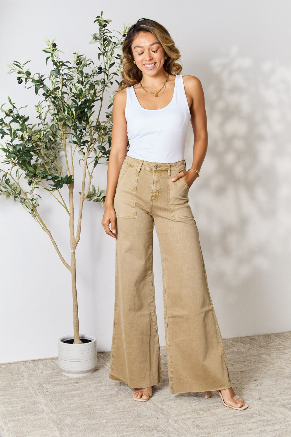 Stilla | Raw Hem Wide Leg Jeans